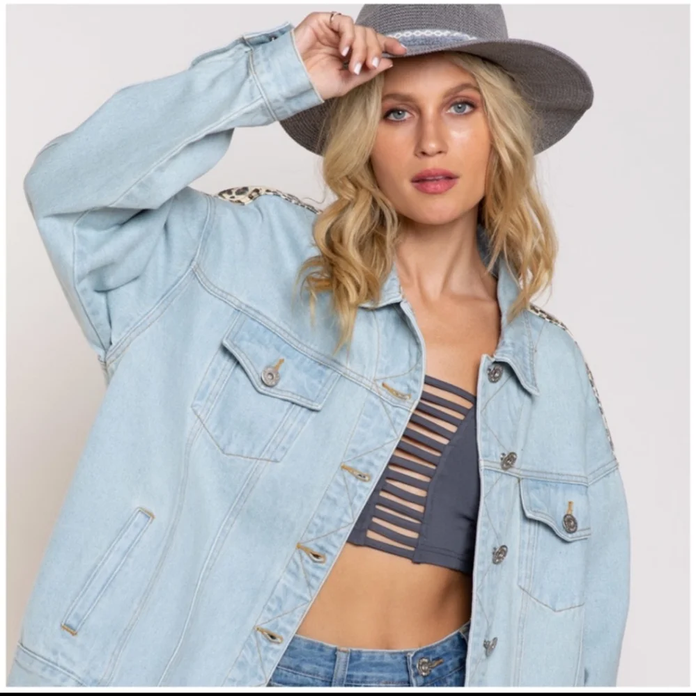 sale⚡POL Raw It's Denim Jacket: light Blue distressed denim,animal print Detail - Picture 3 of 16